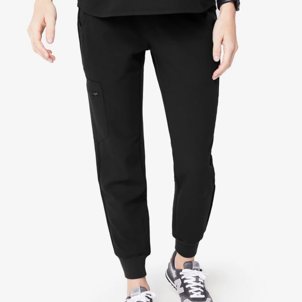 FIGS black Zamora jogger scrubs